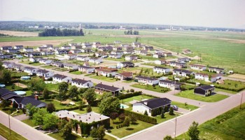 Vue aérienne des coins boulevard Magenta et Archambault, on peut voir le domaine so.co.ma