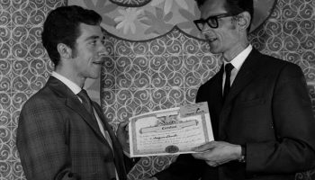 Jacques Lacoste en 1967 qui reçoit son diplôme. (50 ans de métier. 15 Juin 1967 au 15 Juin 2017)